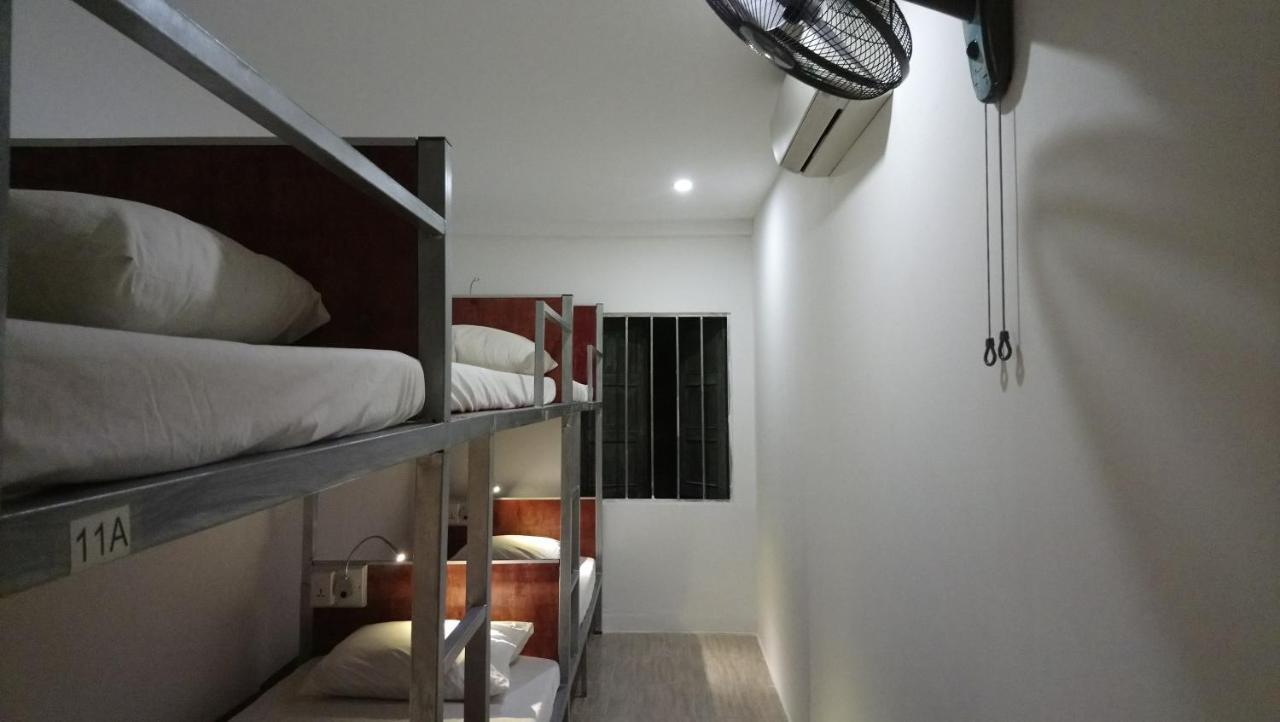 Tony Central Hostel Luang Prabang Exterior photo
